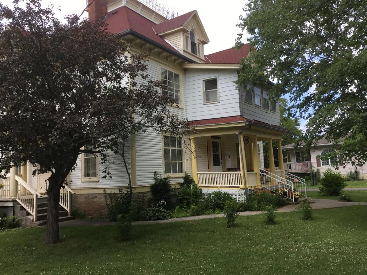Marmora And Lake Inn And Victorian Diner Extérieur photo