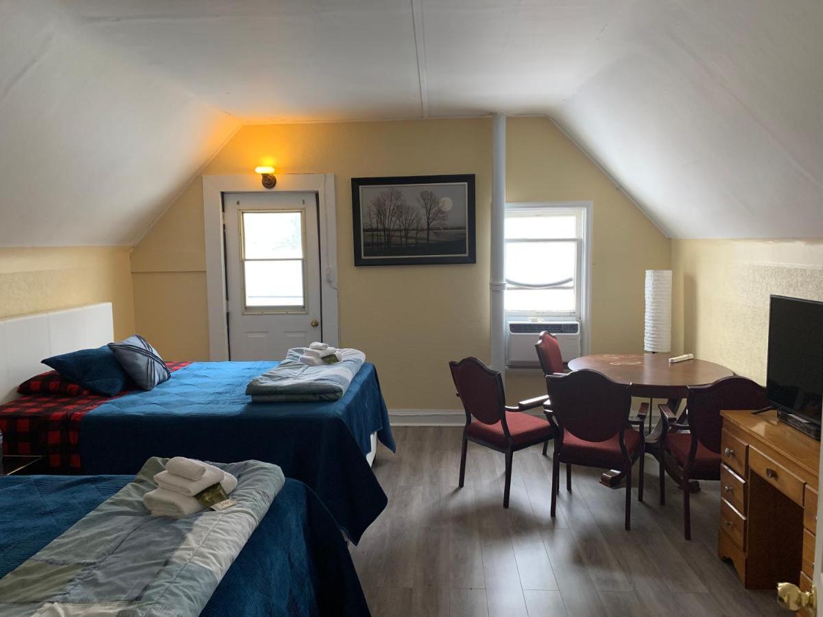 Marmora And Lake Inn And Victorian Diner Extérieur photo