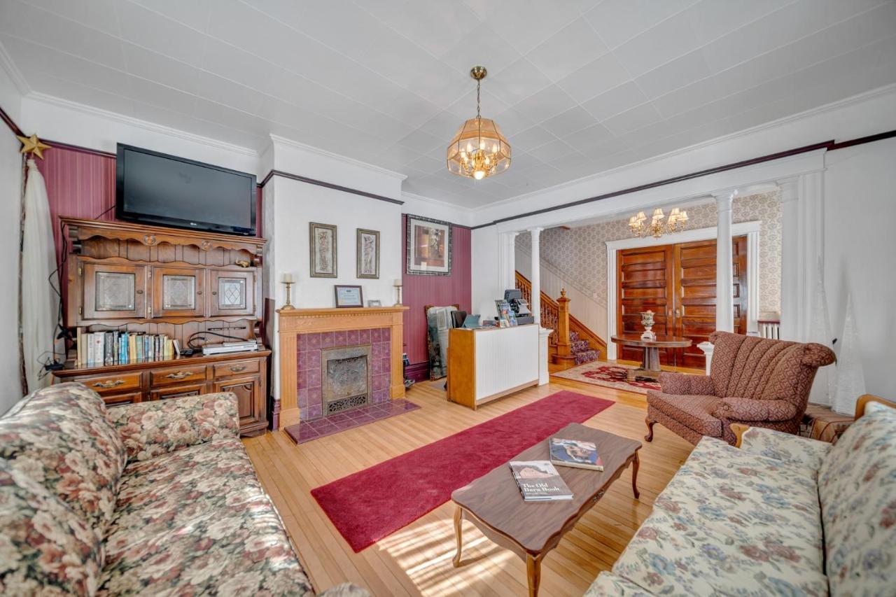 Marmora And Lake Inn And Victorian Diner Extérieur photo