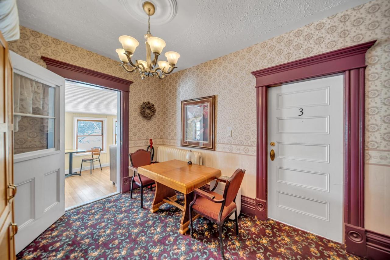Marmora And Lake Inn And Victorian Diner Extérieur photo