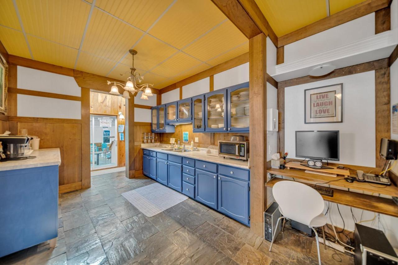 Marmora And Lake Inn And Victorian Diner Extérieur photo